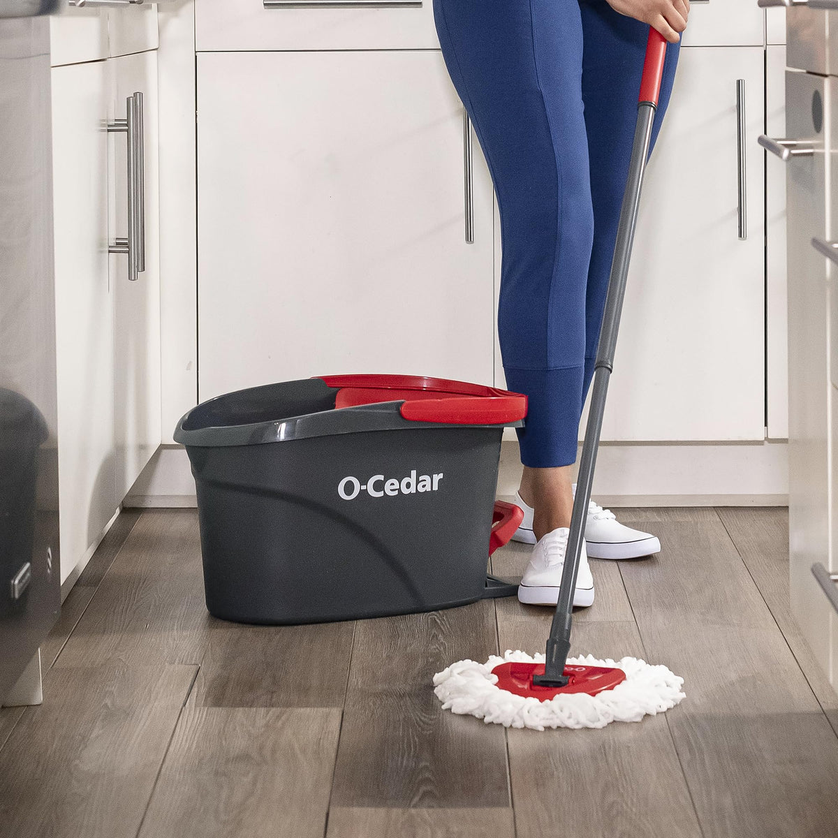 Microfiber Spin Mop & Bucket Floor Cleaning System with 2 Refills O659965